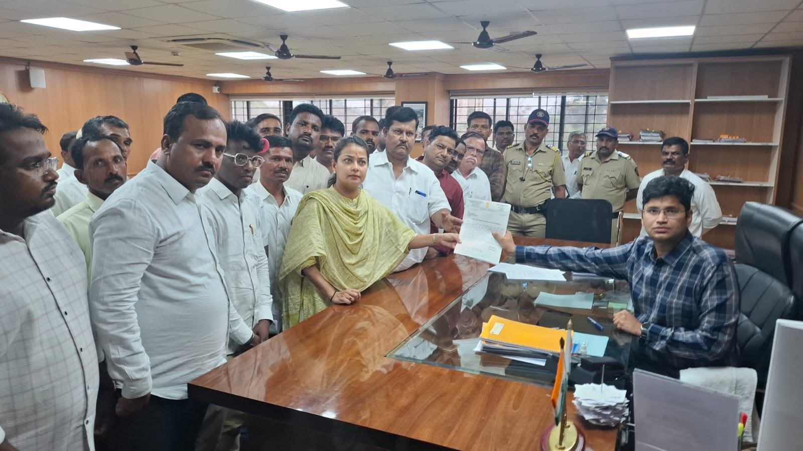 शेतकऱ्यांच्या हक्कासाठी खासदार प्रणिती शिंदे आक्रमक