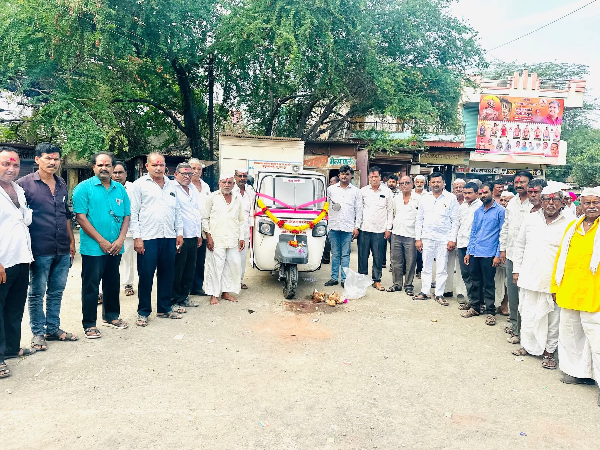 खासदार ओमराजे निंबाळकर यांच्या प्रयत्नांना यश; पाथरूडमध्ये ई-घंटागाडीचे लोकार्पण उत्साहात