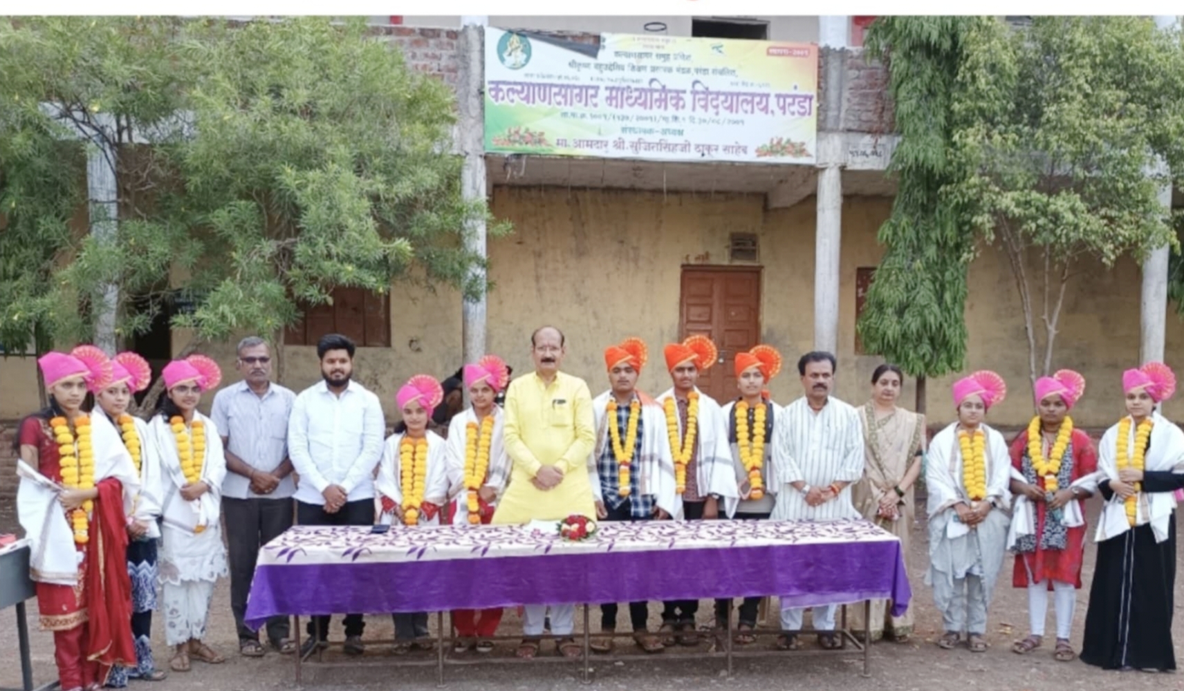 यशस्वी विद्यार्थ्यांचा कल्याणसागर माध्यमिक विद्यालयात सन्मान सोहळा