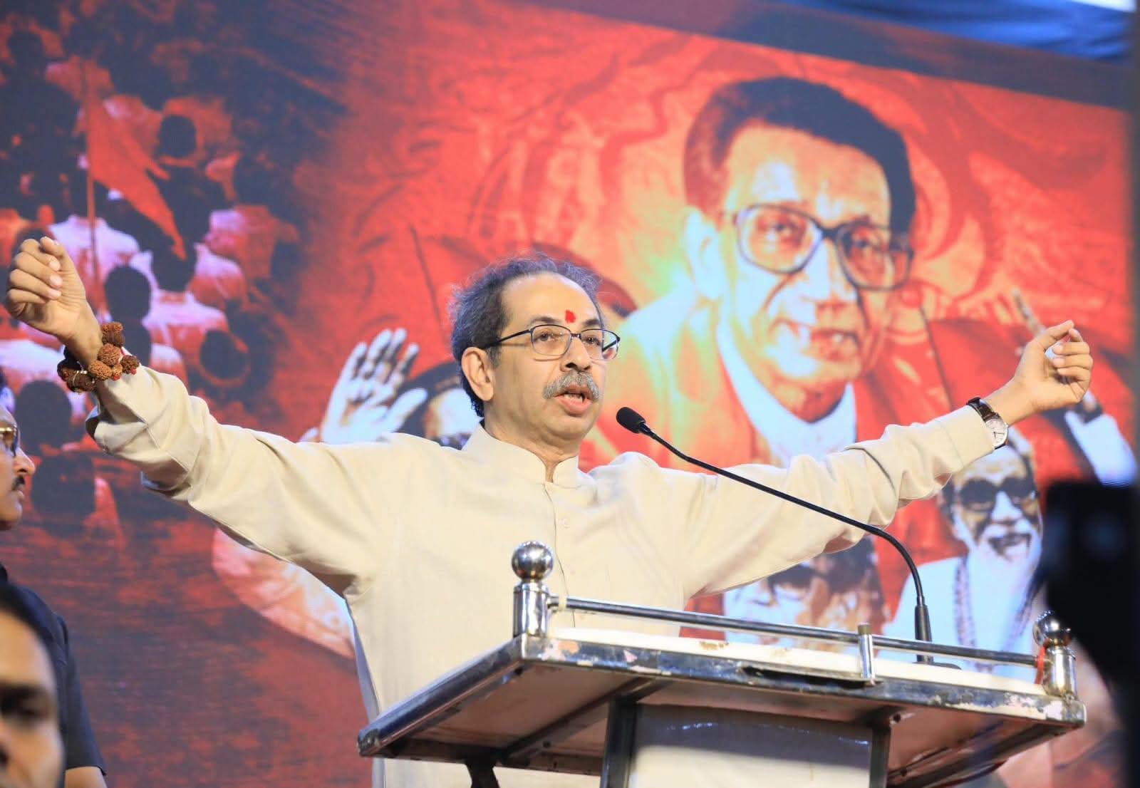 ‘संपत्तीची रास आणि खोक्यांचं आमिष लाथाडणारा कैलास हाच खरा शिवसैनिक’; धाराशिवमध्ये उद्धव ठाकरेंकडून आमदार कैलास पाटलांचे कौतुक
