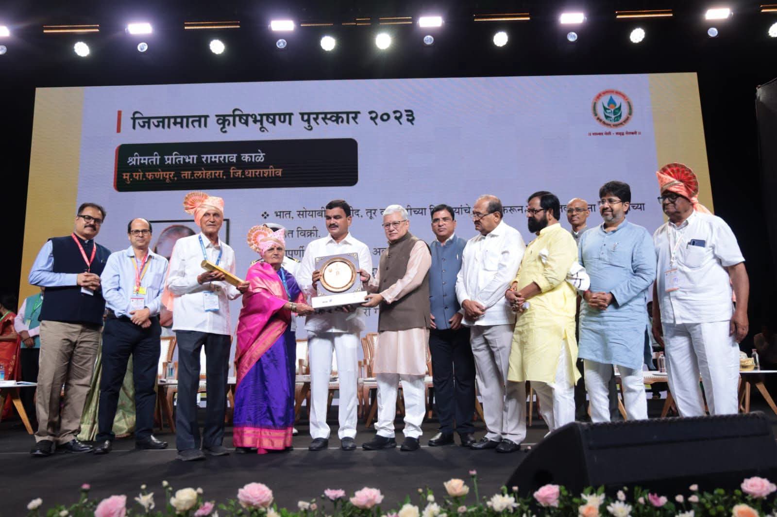 🔴 धाराशिवचा गौरव! फनेपूरच्या सौ. प्रतिभा काळे यांना राज्यस्तरीय ‘जिजामाता कृषी भूषण पुरस्कार’ प्रदान